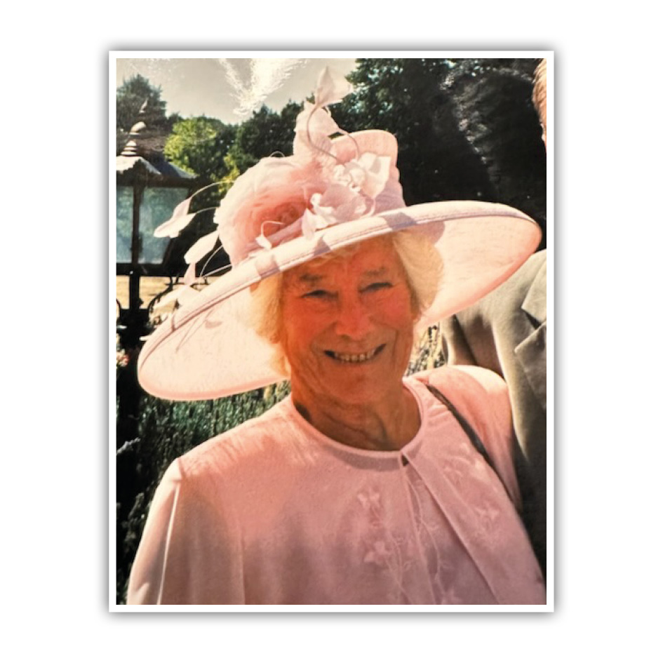 Joan Linsey ( Sue)